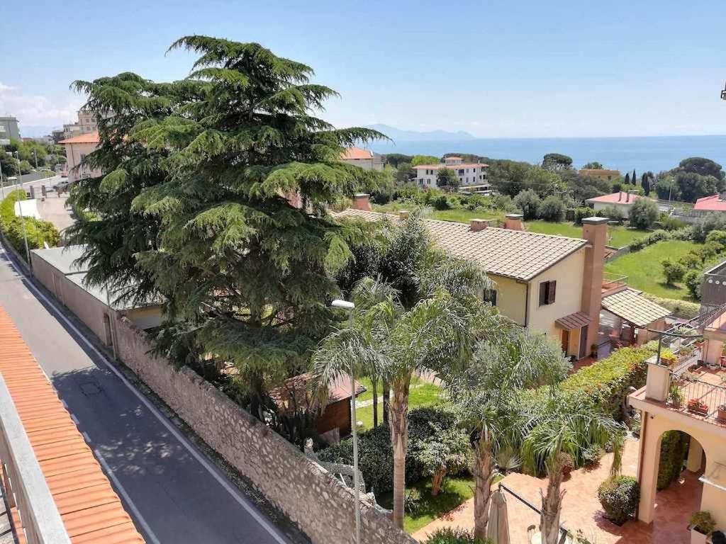 Appartamento CASA DINKY Attico climatizzato con terrazza vista mare Formia Esterno foto