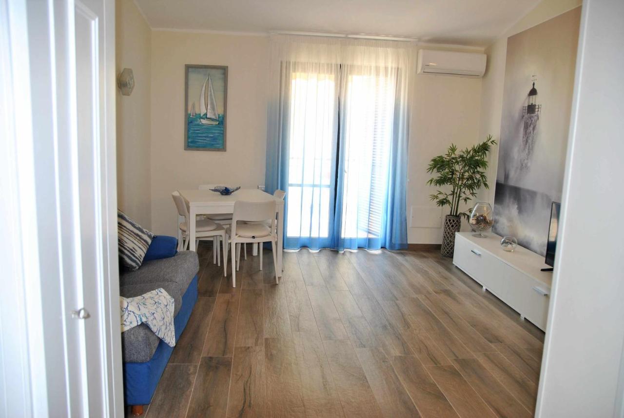 Appartamento CASA DINKY Attico climatizzato con terrazza vista mare Formia Esterno foto