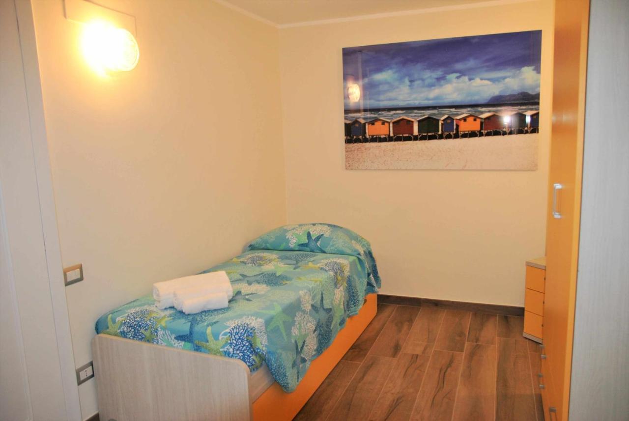 Appartamento CASA DINKY Attico climatizzato con terrazza vista mare Formia Esterno foto